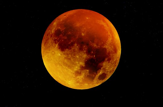 Moon from a distant Earth